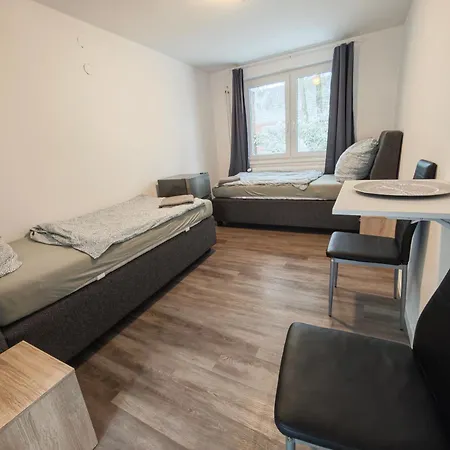 Fuer Monteure & Geschaeftsreisende In *